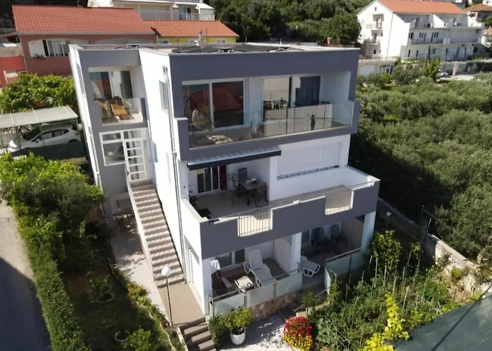 Apartments Anaivana