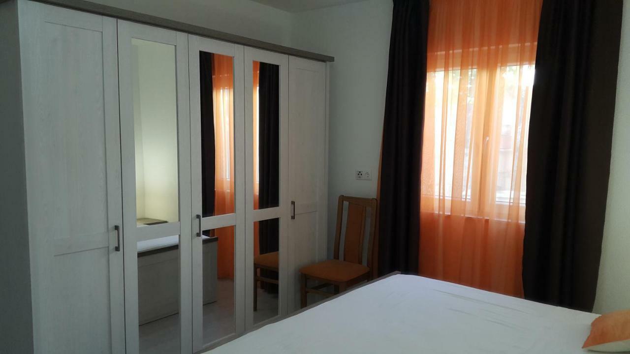 Anaivana * Trogir
