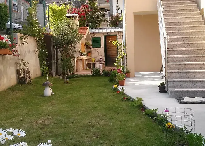 Apartments Anaivana