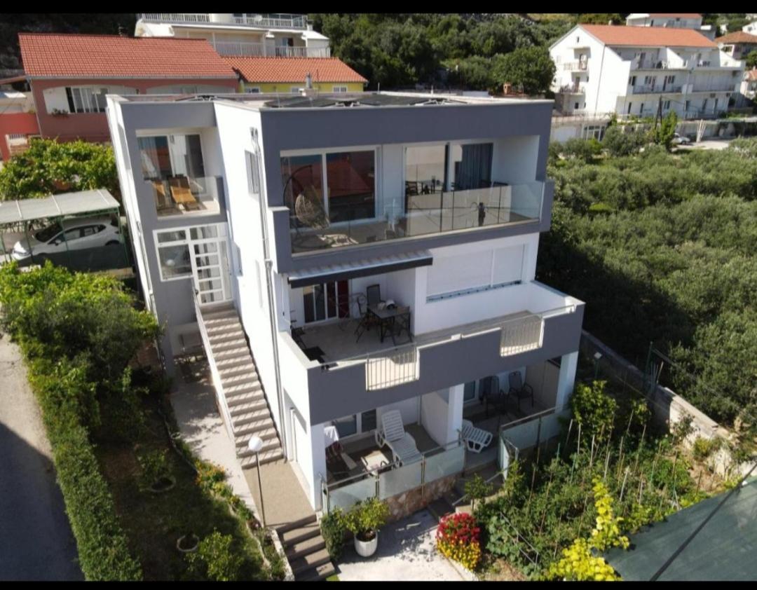 Anaivana Apartment *