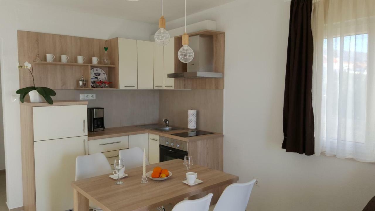 Anaivana * Trogir
